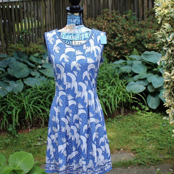 Max Studio Dresses & Skirts - Max Studio Blue and White Pleated Dress Size Medium